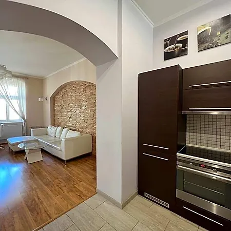 Διαμέρισμα Dr. Becher Lux 60 M2 *